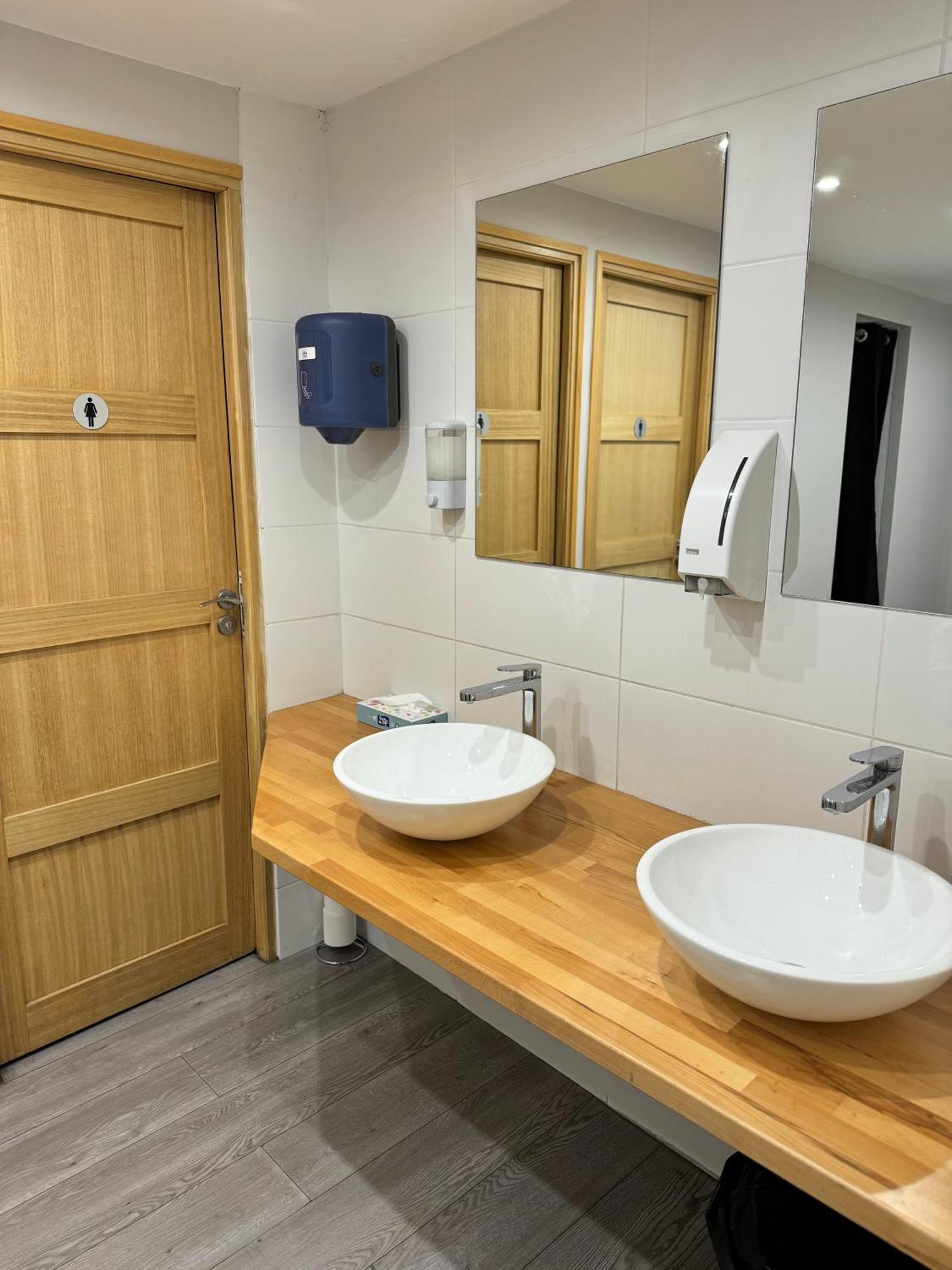 פרפיניין Worldroom Chambre Privee Avec Espace Commun מראה חיצוני תמונה