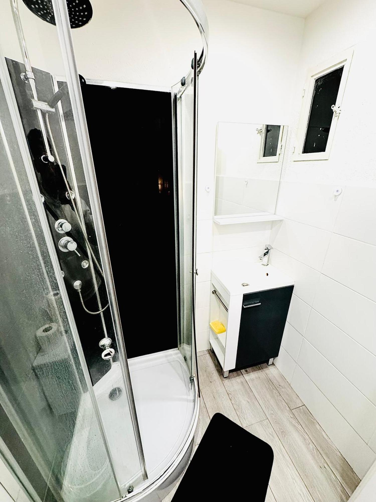 פרפיניין Worldroom Chambre Privee Avec Espace Commun מראה חיצוני תמונה