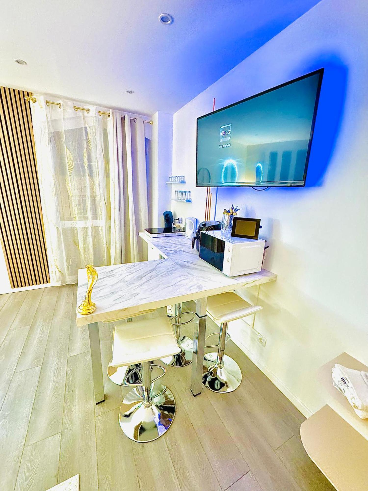 פרפיניין Worldroom Chambre Privee Avec Espace Commun מראה חיצוני תמונה